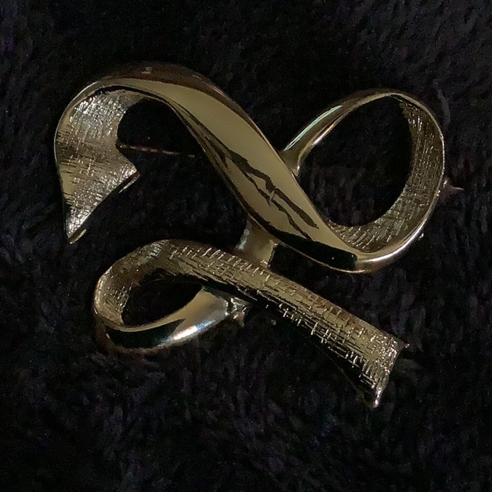 Casual Corner never used goldtone brooch